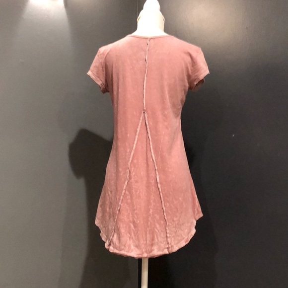 Muted rose colored fleur de lis tunic - Picture 2 of 12